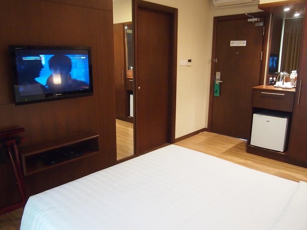 Roomz Hotel Seria Extérieur photo