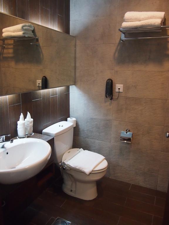 Roomz Hotel Seria Extérieur photo