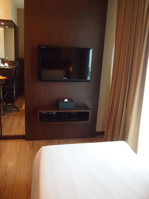 Roomz Hotel Seria Extérieur photo