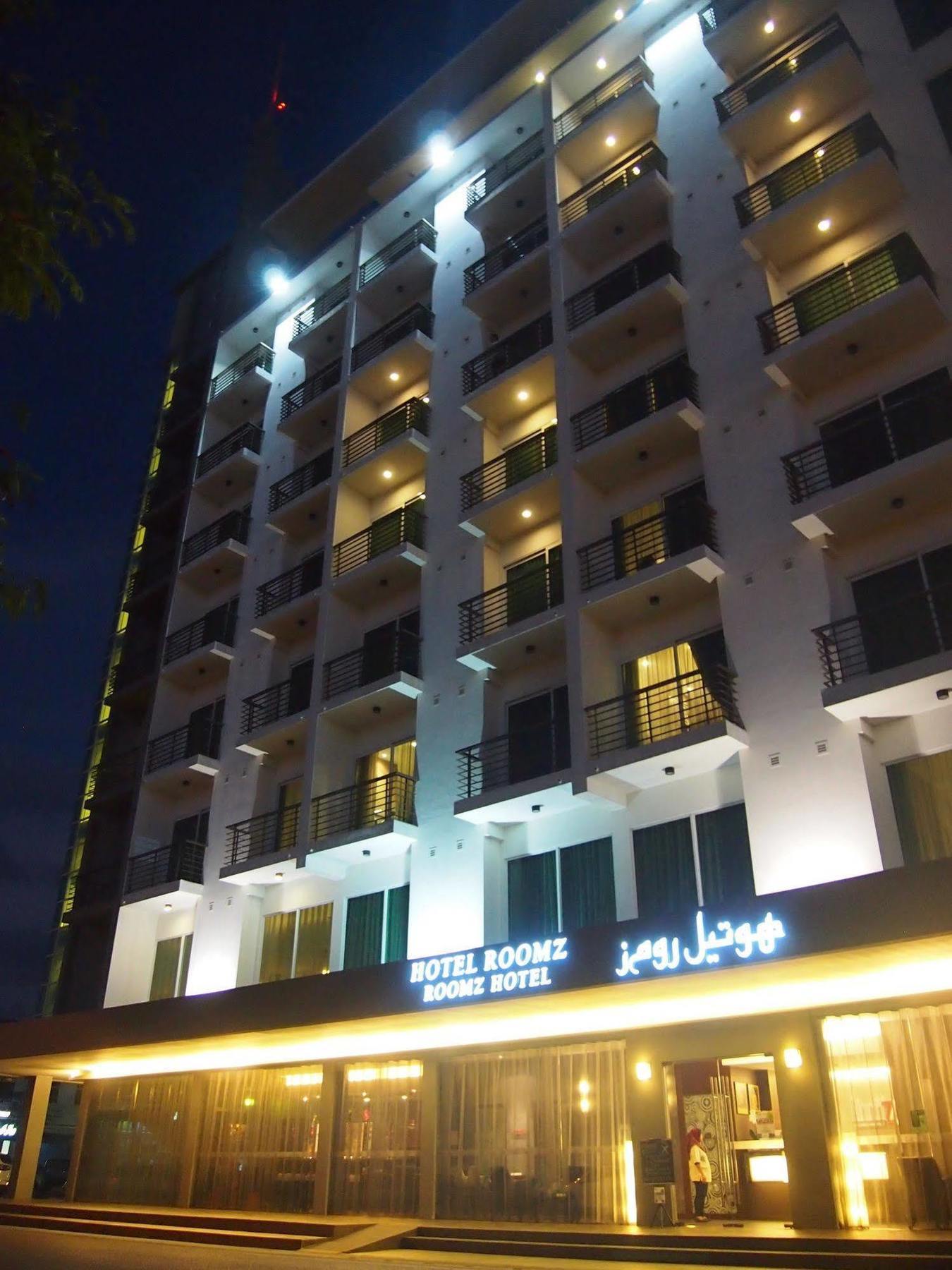 Roomz Hotel Seria Extérieur photo
