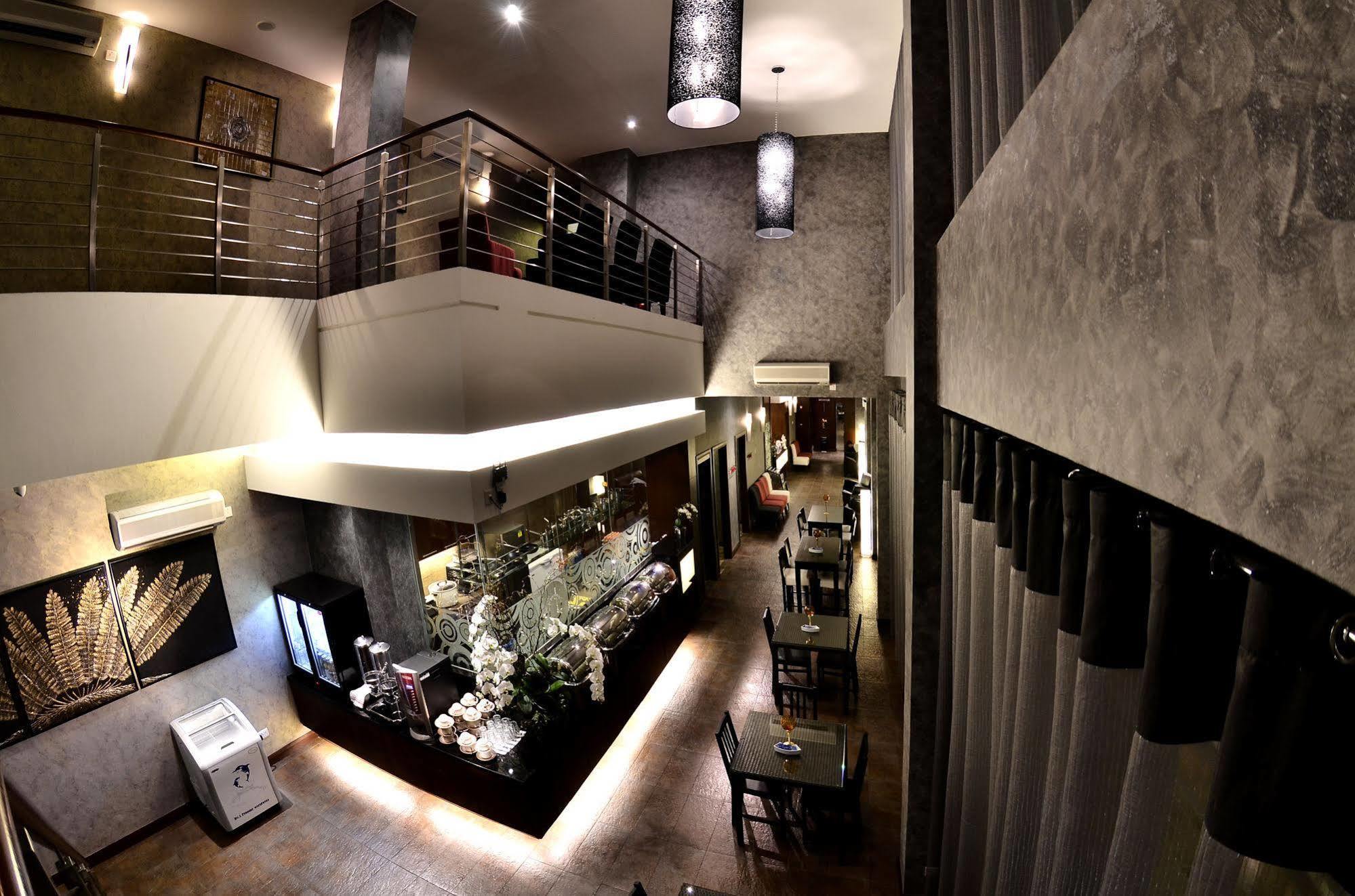 Roomz Hotel Seria Extérieur photo