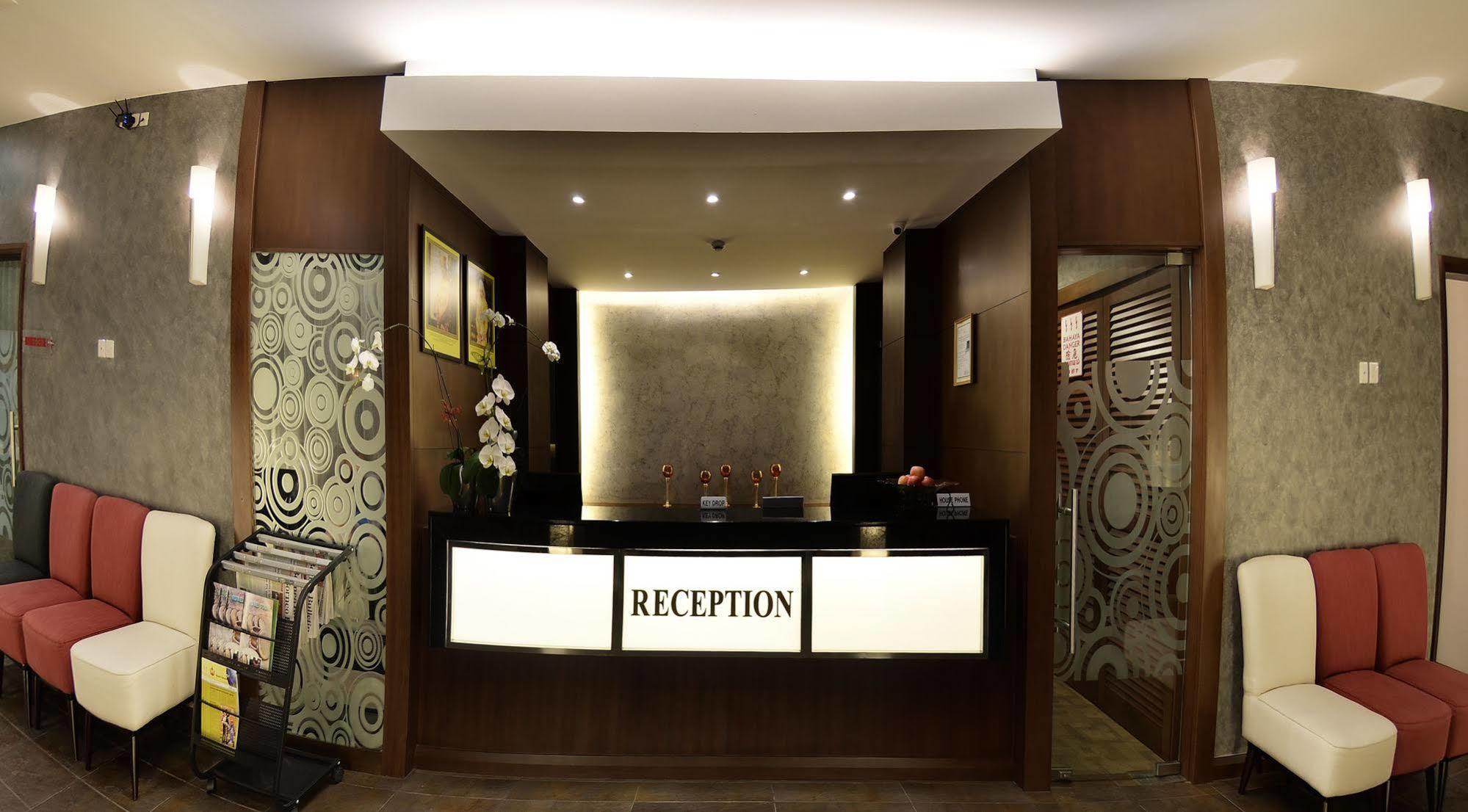Roomz Hotel Seria Extérieur photo